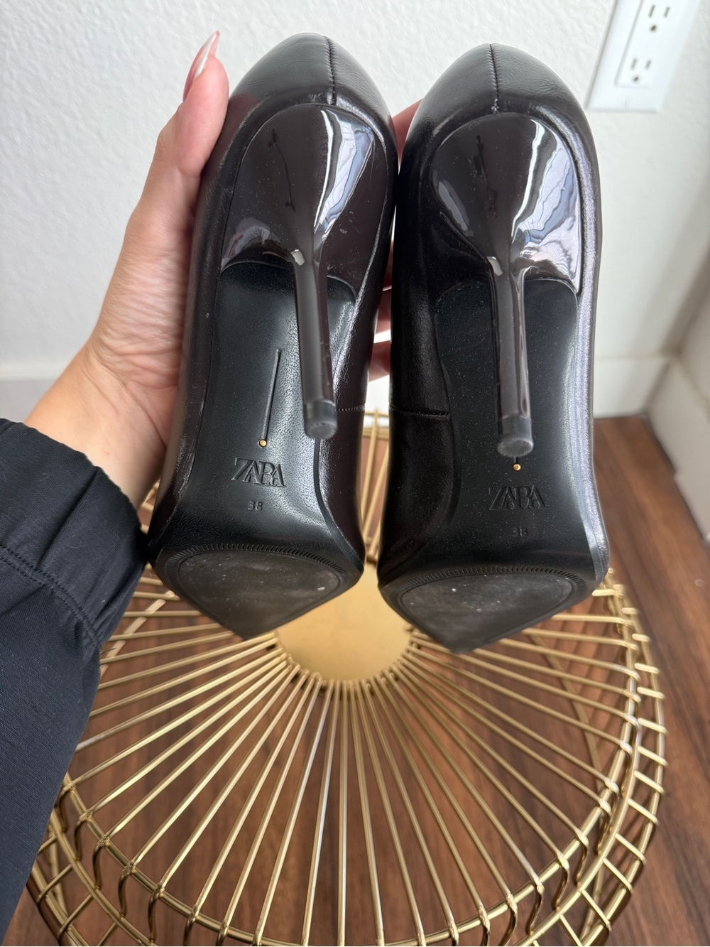 Brown pointed toe pumps with gold accent - Picture 7 of 8